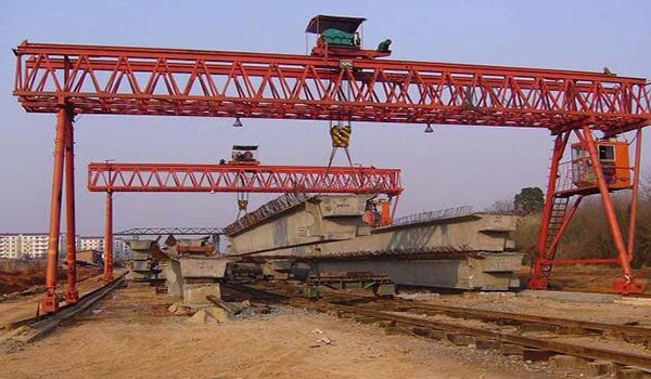 湖南常德龍門(mén)吊租賃廠家發(fā)往云南100噸龍門(mén)吊