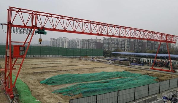 山東聊城龍門(mén)吊租賃廠家發(fā)往新疆兩臺(tái)80噸龍門(mén)吊